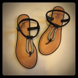 385 FIFTH Black Sandals